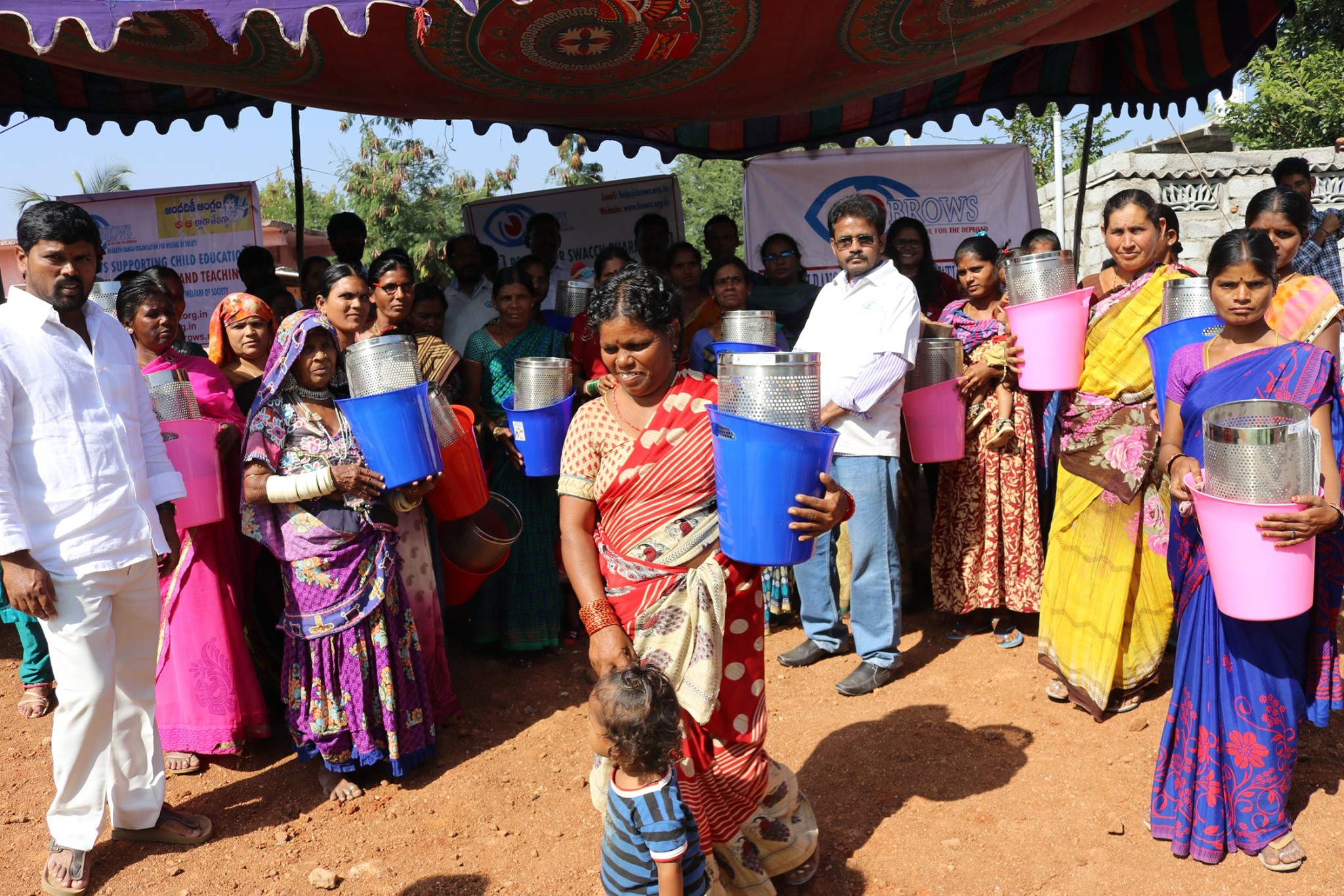 Dustbins and Paper Bags Distribution @ Rampur Thanda  THURKAPALLY MANDAL, YADADRI BHONGIRI DISTRICT, TELANGANA ON 27-NOVEMBER-2019.